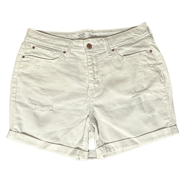 Signature Levi’s pre-owned mid-rise, white, denim shorts Women’s 8 w-29 | mm8 - Picture 1 of 9